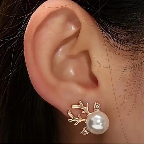 REINDEER‎ ANTLERS Christmas Pearl & Rhinestone Silver Tone Holiday Earrings NEW - Picture 1 of 8